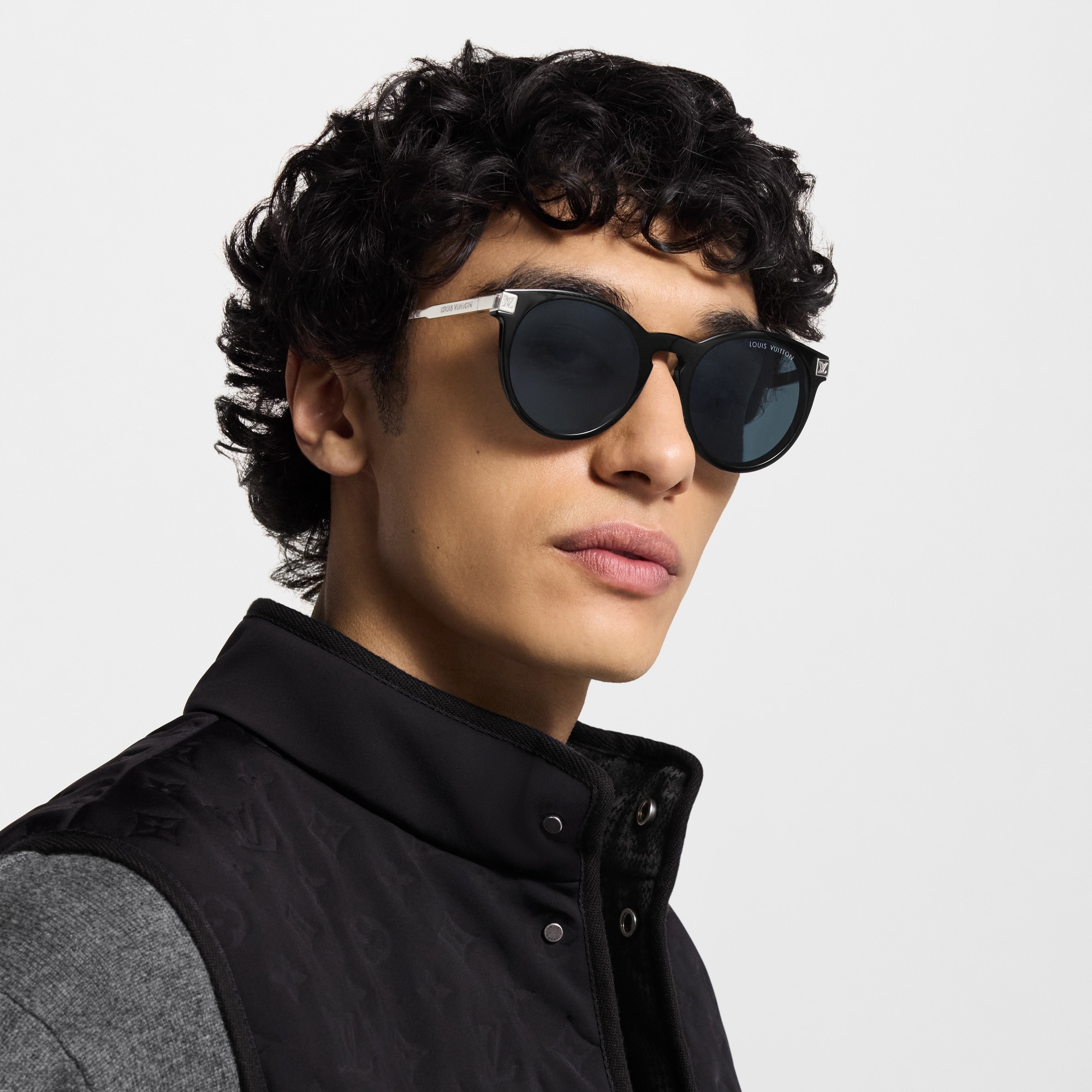 LV Rise Round Sunglasses - Luxury S00 Black | LOUIS VUITTON